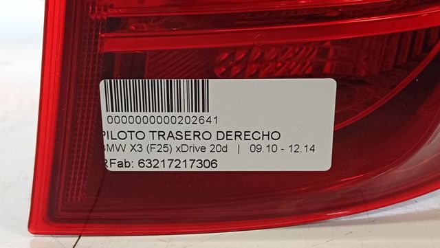 Lanterna traseira direita externa 63217217306 BMW