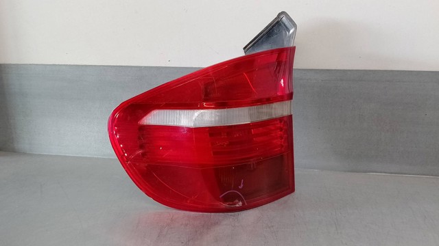 Lanterna traseira esquerda externa 63217227789 BMW
