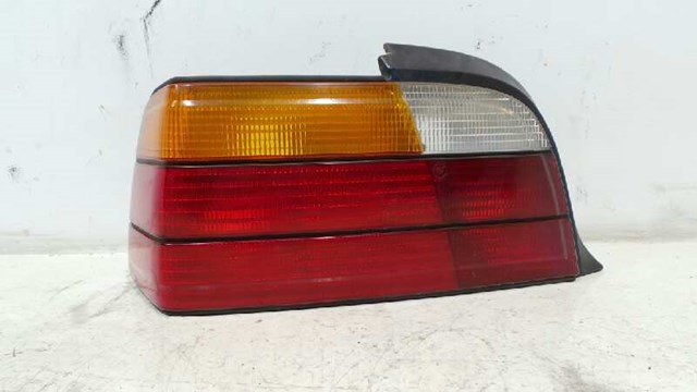 Lanterna traseira esquerda 63218353285 BMW