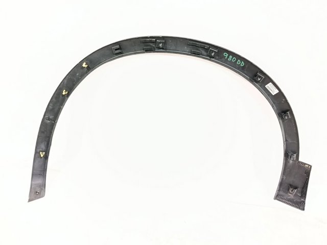 Expansor (placa sobreposta) de arco do pára-lama dianteiro direito 63810BR01A NISSAN