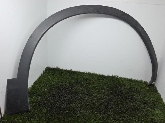Expansor (placa sobreposta) de arco do pára-lama dianteiro direito 63810JD01D NISSAN