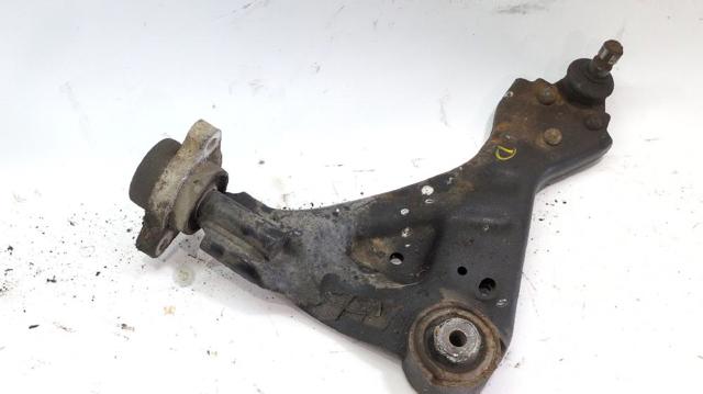 Braço oscilante inferior direito de suspensão dianteira 6393301501 MERCEDES