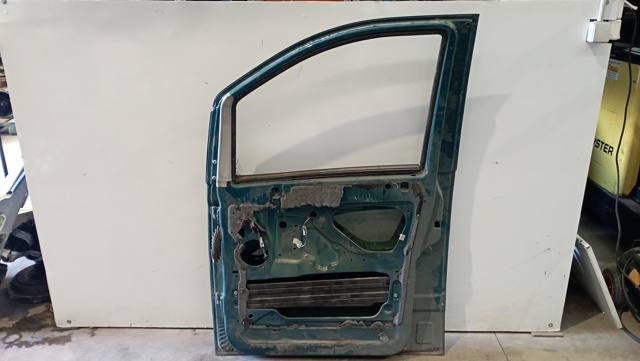 Porta dianteira direita 639720110528 MERCEDES
