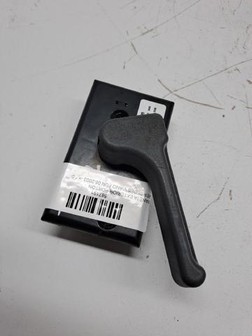 Fecho da porta traseira esquerda batente 6397400235 MERCEDES