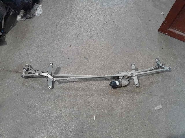 Trapézio de limpador pára-brisas 6398200040 MERCEDES
