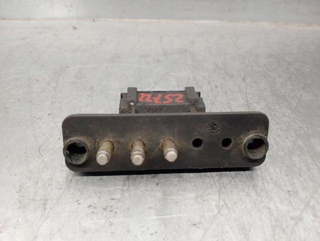 Sensor de fechamento de portas (interruptor de fim de carreira), na porta deslizante 6398200654 MERCEDES