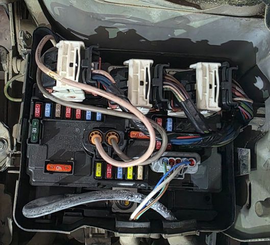 Unidade de dispositivos de segurança 6500HV PEUGEOT