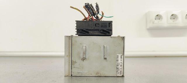 Reforçador do som de sistema de áudio 651206920461 BMW
