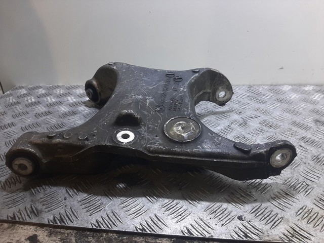 Braço oscilante inferior esquerdo de suspensão traseira 6755989 BMW