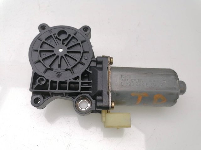 Motor de acionamento de vidro da porta traseira direita 67628362064 BMW