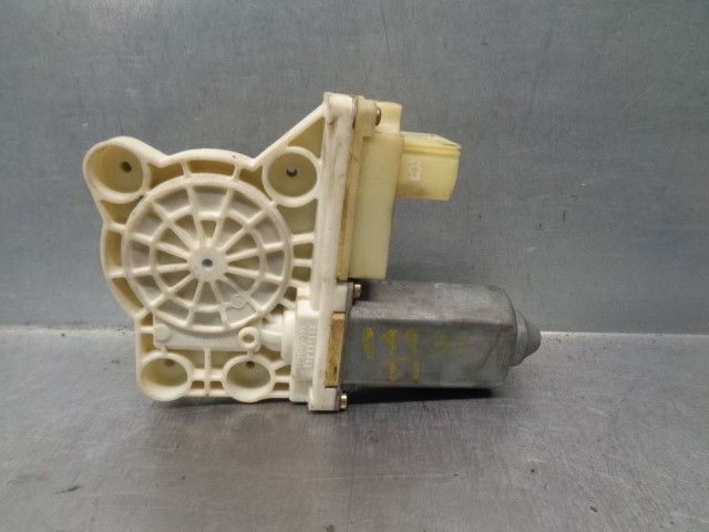 67628382001 BMW