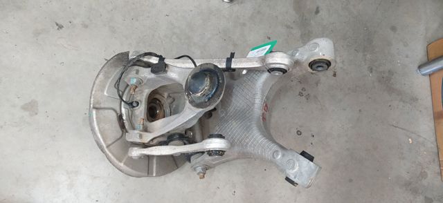 Braço oscilante inferior direito de suspensão traseira 677095407 BMW