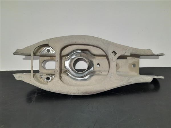 Braço oscilante inferior esquerdo de suspensão traseira/direita 6772899 BMW