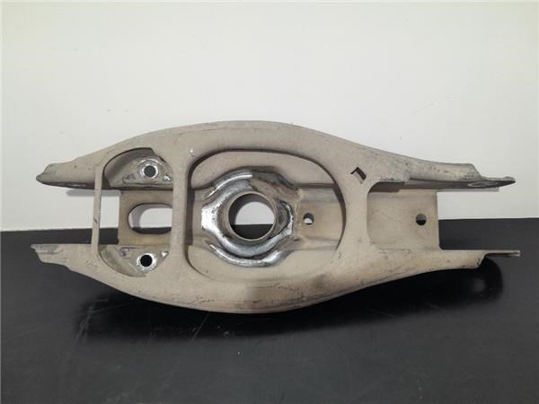 Braço oscilante inferior esquerdo de suspensão traseira/direita 6772899 BMW