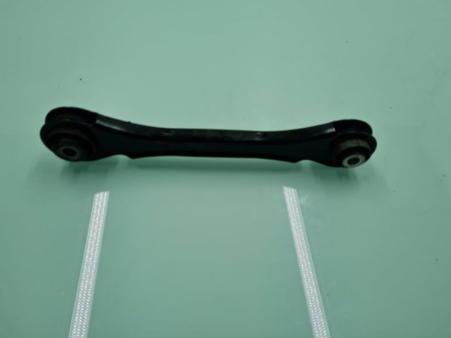 Braço oscilante superior direito de suspensão traseira 6792544 BMW
