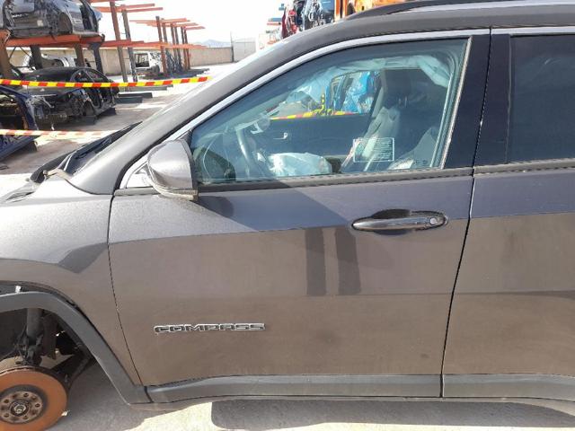 Porta dianteira esquerda 68242543AD CHRYSLER