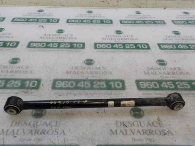 Braço oscilante (tração) longitudinal inferior esquerdo/direito de suspensão traseira 68309200AA CHRYSLER
