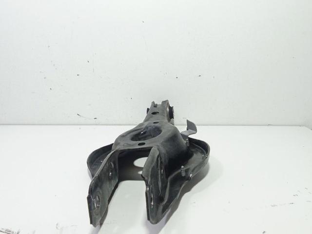 Braço oscilante inferior esquerdo de suspensão traseira/direita 6867540 BMW