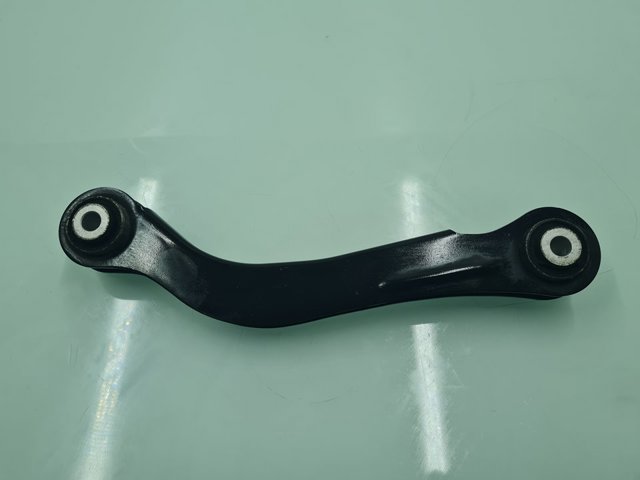 Braço oscilante superior esquerdo/direito de suspensão traseira 6881199 BMW
