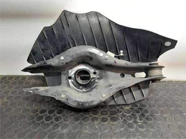 Braço oscilante inferior esquerdo de suspensão traseira/direita 6884694 BMW