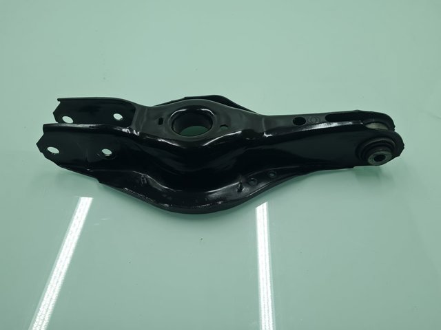 Braço oscilante inferior esquerdo de suspensão traseira/direita 6886448 BMW