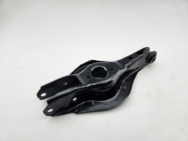 Braço oscilante inferior esquerdo de suspensão traseira/direita 6886448 BMW