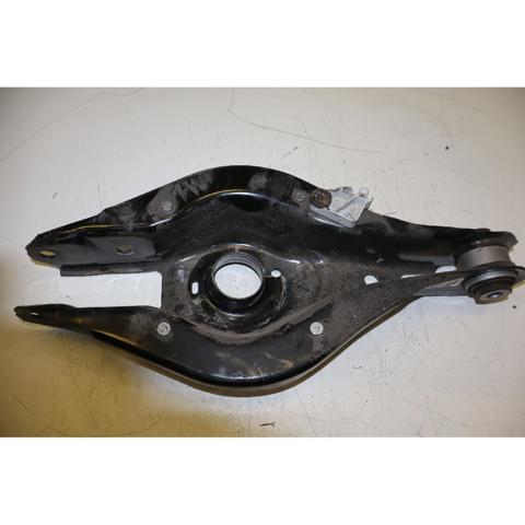 Braço oscilante inferior esquerdo de suspensão traseira/direita 6886448 BMW
