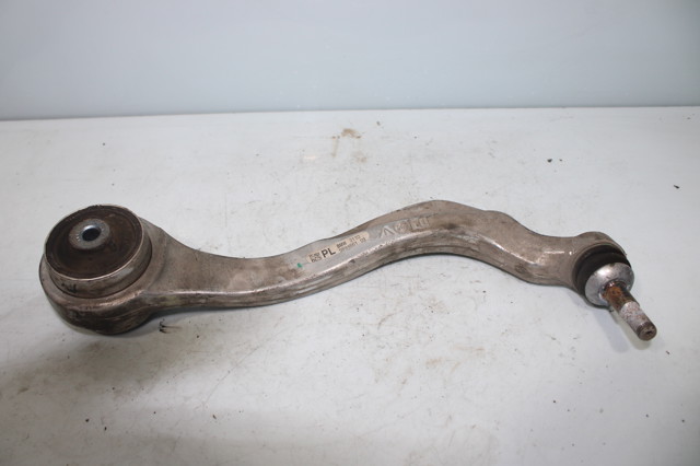 Braço oscilante inferior esquerdo de suspensão dianteira 6894661 BMW