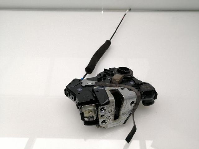 Fecho da porta dianteira direita 6903033272 TOYOTA