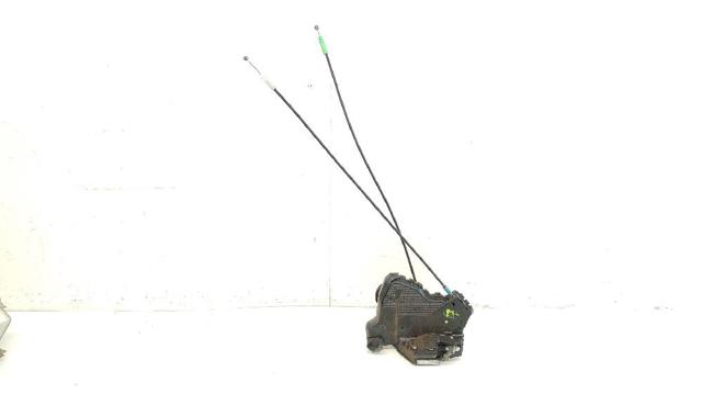 Fecho da porta dianteira direita 6903042220 TOYOTA