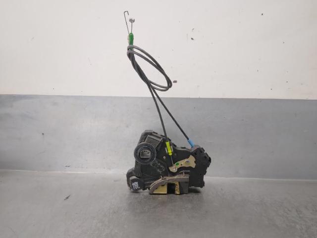Fecho da porta dianteira esquerda 6904002151 TOYOTA