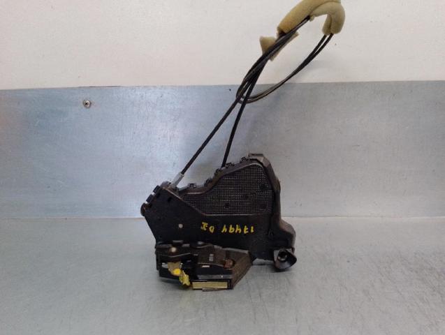Fecho da porta dianteira esquerda 6904002151 TOYOTA
