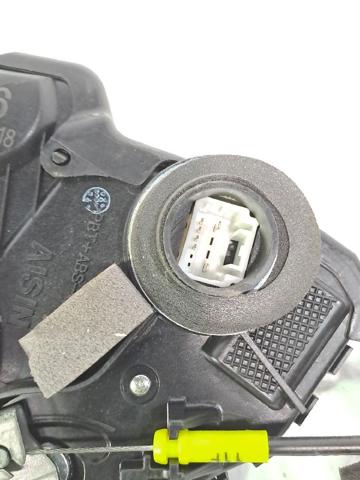 Fecho da porta dianteira esquerda 6904033232 TOYOTA