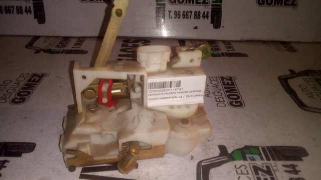 Fecho da porta traseira direita 6905002102 TOYOTA