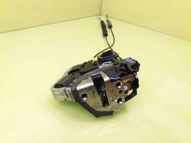 Fecho da porta traseira esquerda 6906002101 TOYOTA