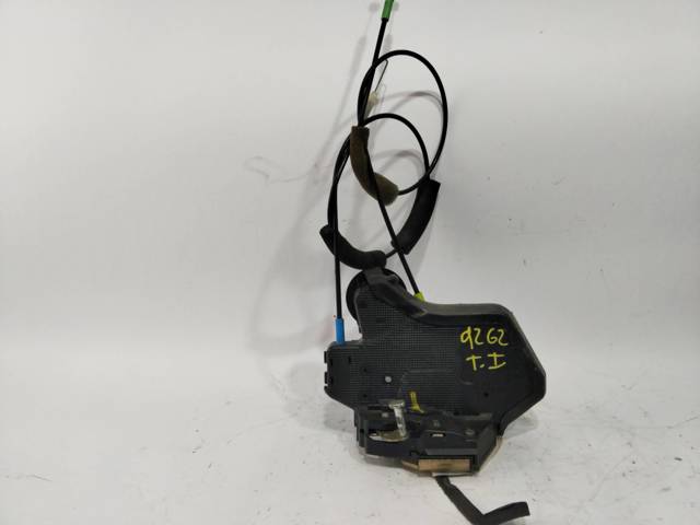 Fecho da porta traseira esquerda 6906002101 TOYOTA