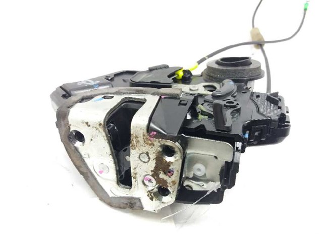 Fecho da porta traseira esquerda 690600K040 TOYOTA