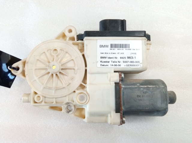 Motor de acionamento de vidro da porta dianteira esquerda 69259631 BMW