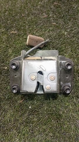 Fecho de tampa de porta-malas (de 3ª/5ª porta traseira) Toyota Land Cruiser  J10 ao melhor preço