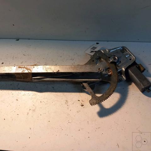 Mecanismo de acionamento de vidro da porta dianteira esquerda 698200D010 TOYOTA