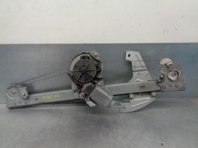 Mecanismo de acionamento de vidro da porta dianteira esquerda 698200H020 TOYOTA