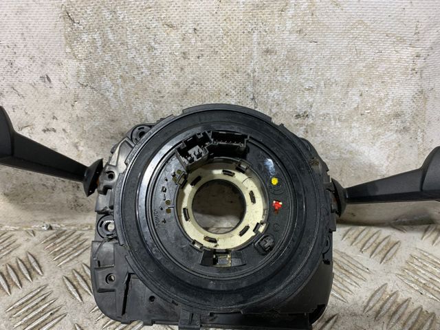 Comutador instalado na coluna da direção, parte central 6989574 BMW