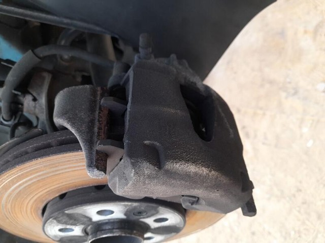 Suporte do freio dianteiro direito 6C0615124 VAG