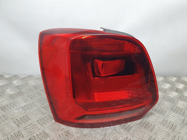 Lanterna traseira esquerda 6C0945095K VAG