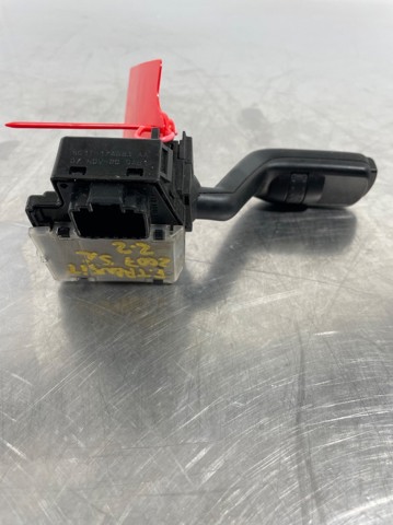 Comutador direito instalado na coluna da direção 6C1T17A553AA FORD