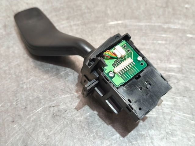 Comutador esquerdo instalado na coluna da direção 6G9T13335BH FORD