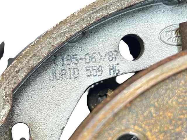 Pino moente (extremidade do eixo) traseiro esquerdo 6H525A969AE LAND ROVER