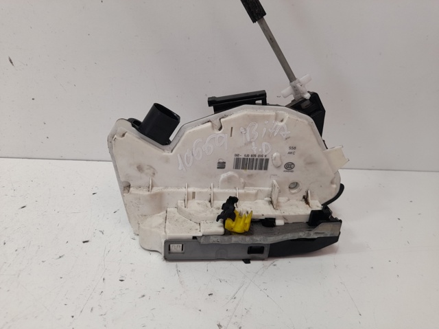 Fecho da porta traseira direita 6J0839016K VAG