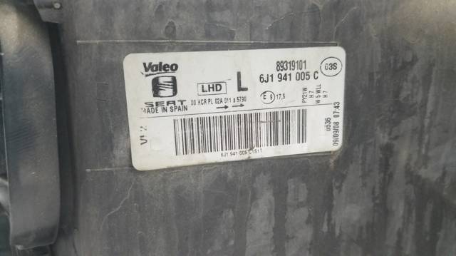 Luz esquerda 6J1941005C VAG