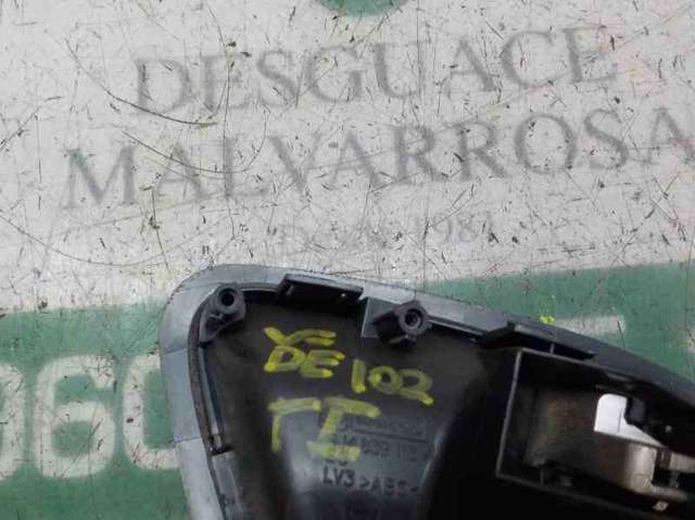 Maçaneta interna esquerda da porta traseira 6J4839113AAH1 VAG